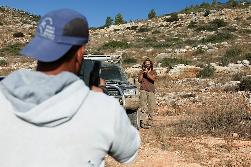 עימותים בין מתנחלים לפלסטינים במטע זיתים בדיר אבו משעל, צפון-מזרחית לרמאללה