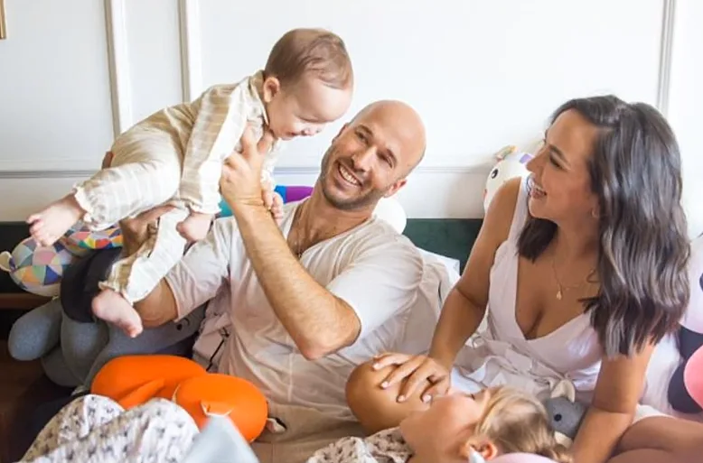 רונן ואחווה מאוחדים עם ילדיהם טרום משבר הקורונה