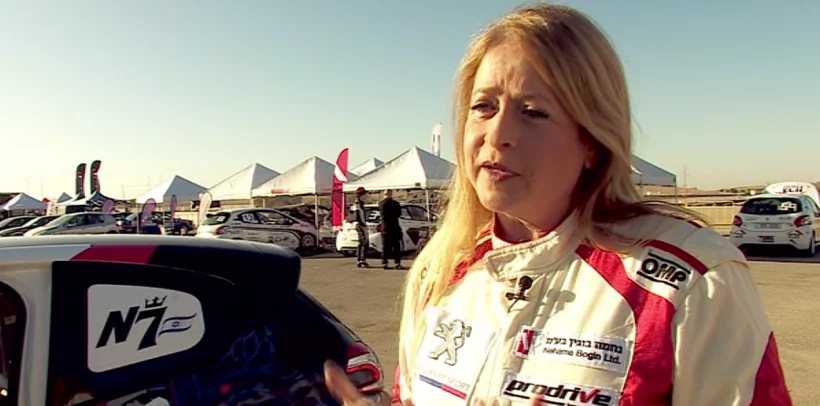 נחמה בוגין, נהגת מירוצים בת 57