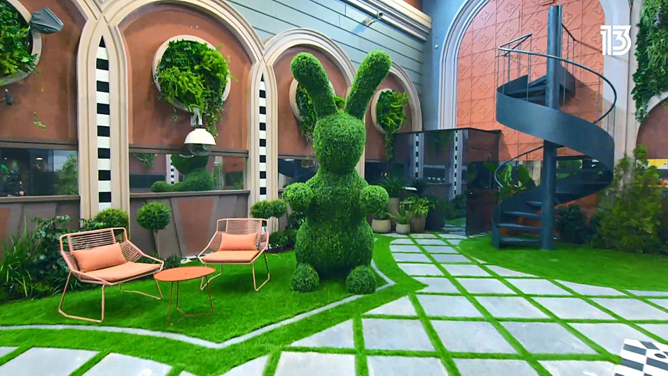 חצר בית האח הגדול