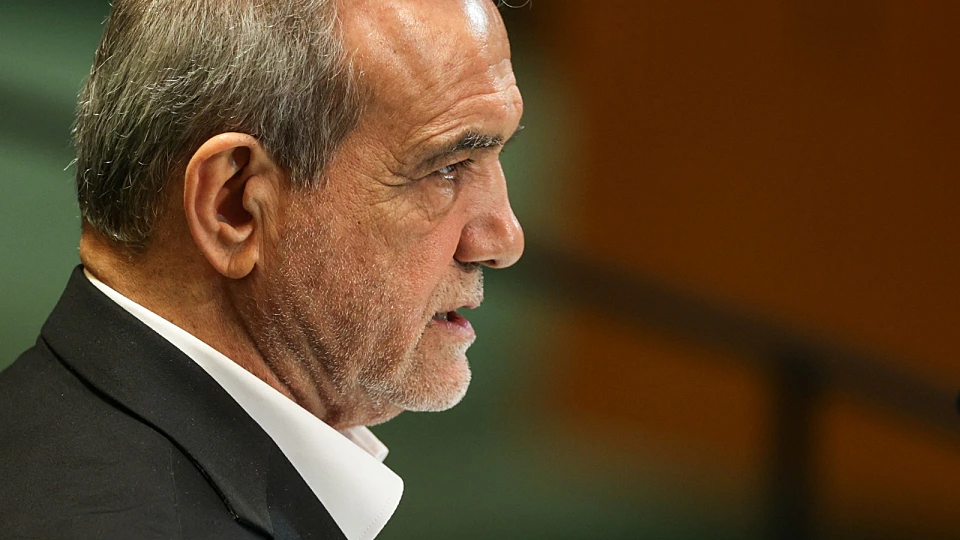 נשיא איראן מאיים: "לא נרכין את ראשנו ללחץ מצד מעצמות העולם"