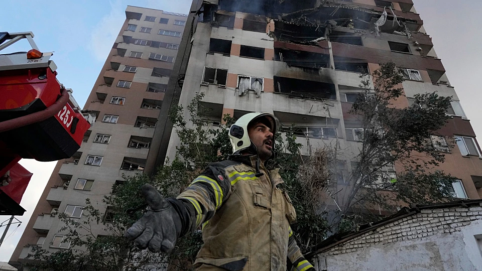 נמשכת התקיפה באיראן, נתניהו ישוחח עם טראמפ ופוטין