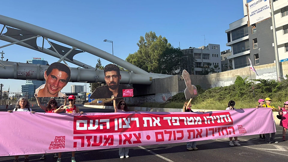 דיווח: חמאס קיבל את המפות החדשות; משפחות חטופים חסמו את איילון