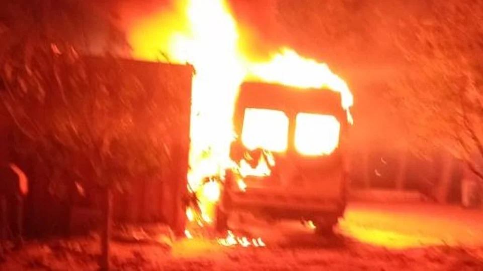 אחרי פינוי המאחז: עשרות מתנחלים שרפו בתים ומכוניות ביו"ש