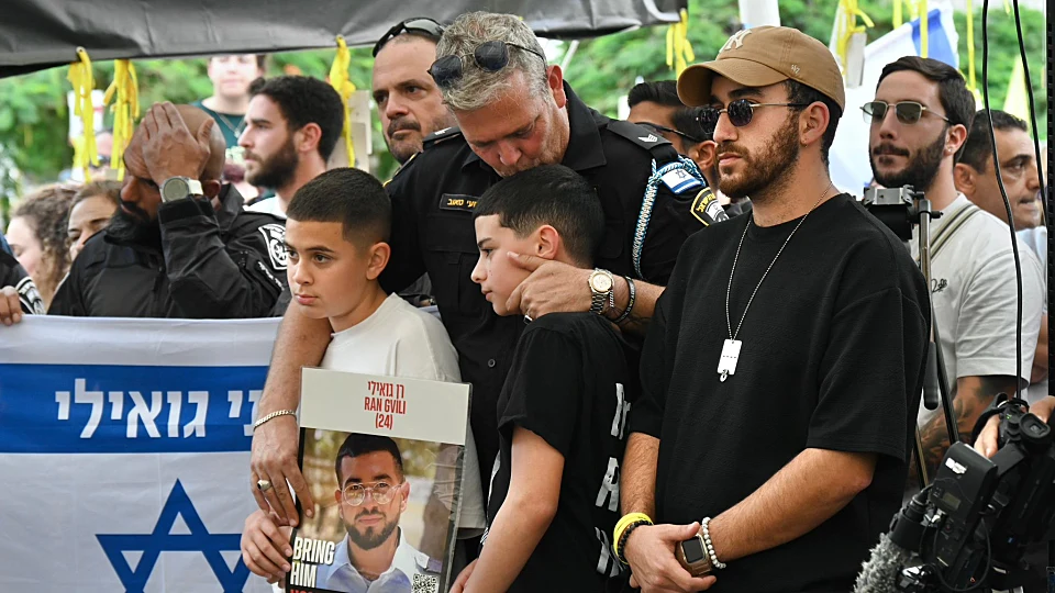 אחותו של רן גואילי בכיכר החטופים: "שבת הראשונה שהוא לבד מאחור"
