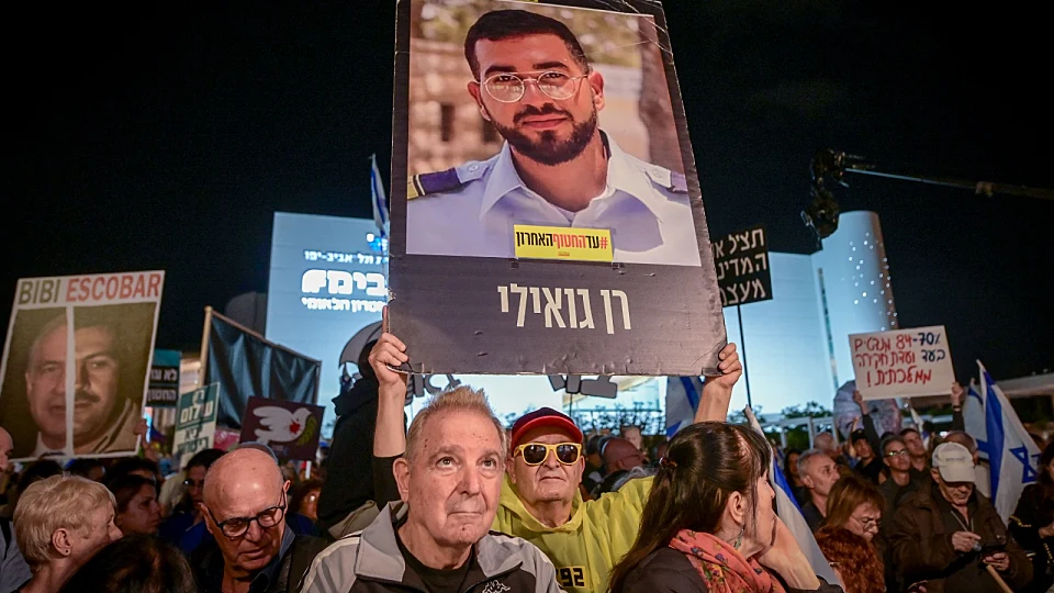 "עד החטוף האחרון": המונים יגיעו לקבלת שבת והדלקת נר בכיכר החטופים