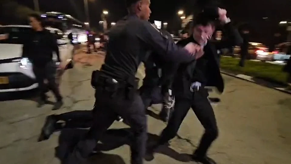 חרדים קיצונים חסמו את הכניסה לאשקלון וניסו להגיע לבית קצין