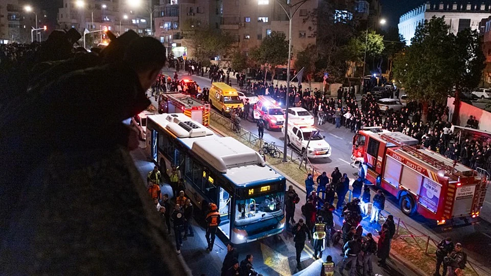 נער נהרג מדריסת אוטובוס בהפגנת החרדים נגד הגיוס בירושלים