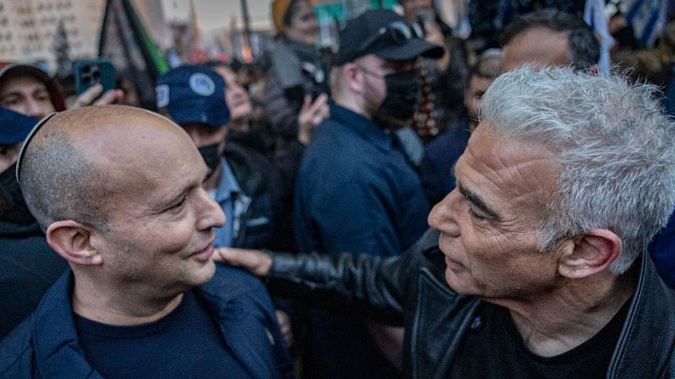 בנט ולפיד הודיעו על איחוד למפלגה משותפת, ששמה "ביחד"