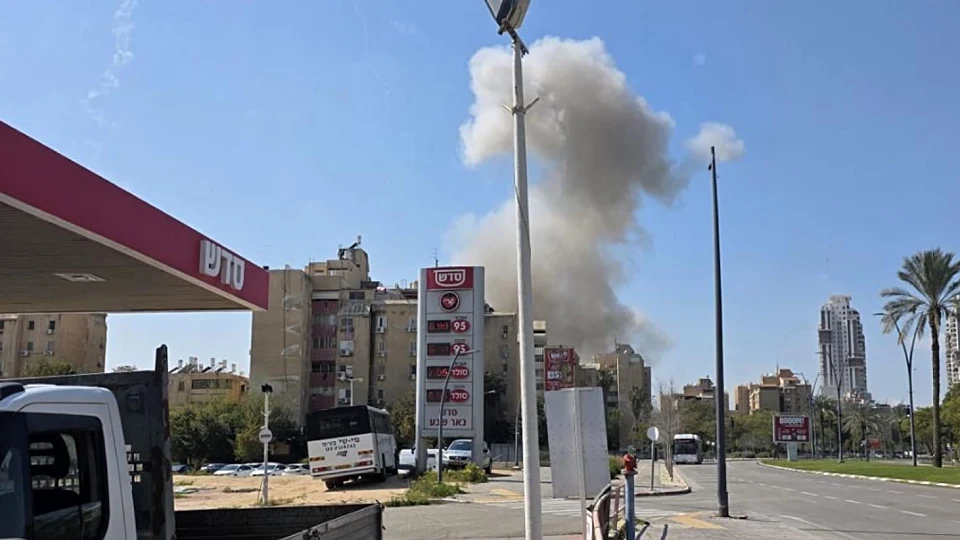 רצף שיגורים: 19 נפגעו מרסיס בב"ש; צה"ל ב"חגורת אש" בטהרן