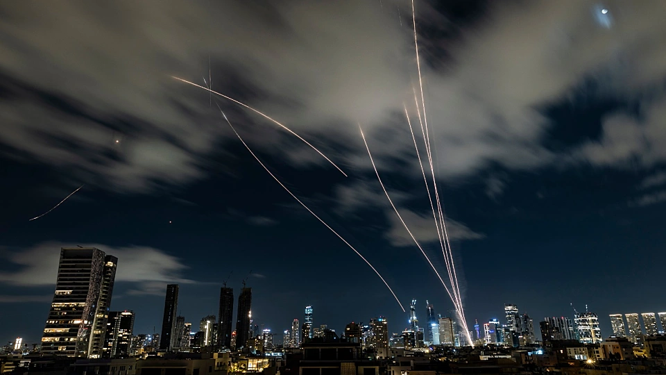 ירי מאיראן ומלבנון; "הושמד מתקן אסטרטגי לייצור טילים"