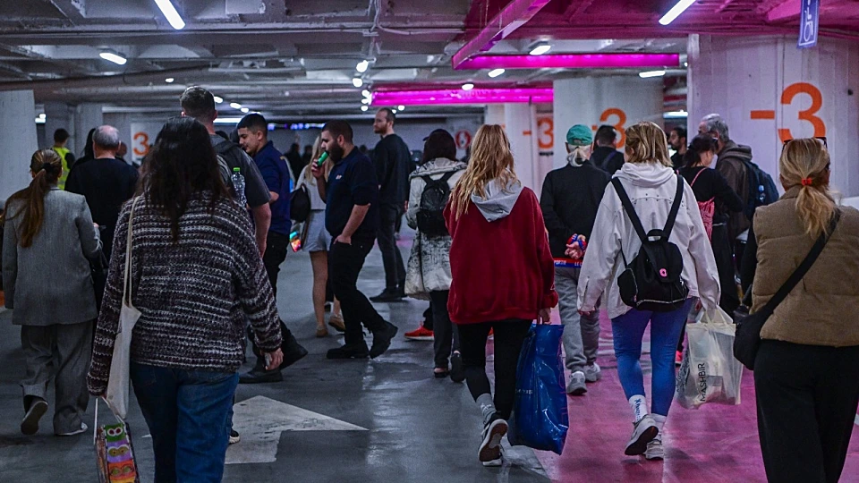 נמשכים השיגורים מאיראן; פצועים ונזק מירי מלבנון למרכז