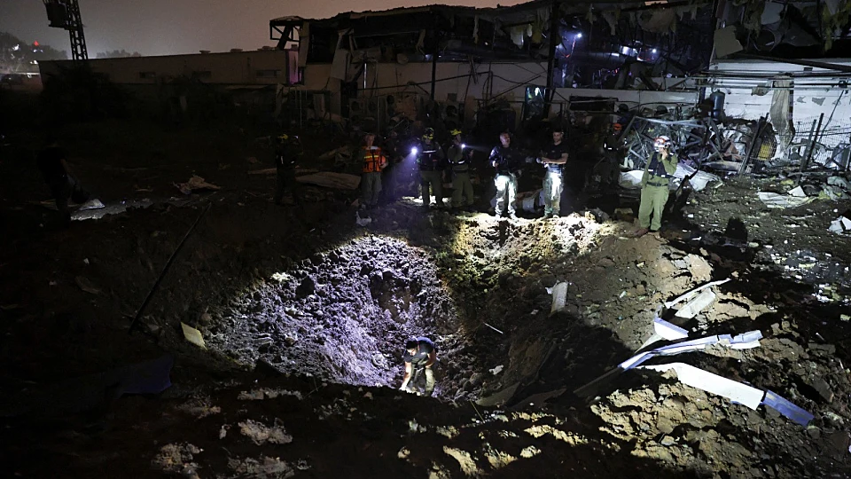 שיגורים מאיראן, מלבנון ומתימן; מספר זירות נפילה בפתח תקווה