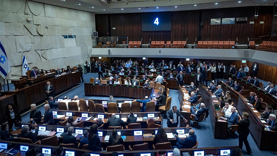 ברוב של 63 מול 52: חוק יסוד לימוד תורה עבר במליאת הכנסת
