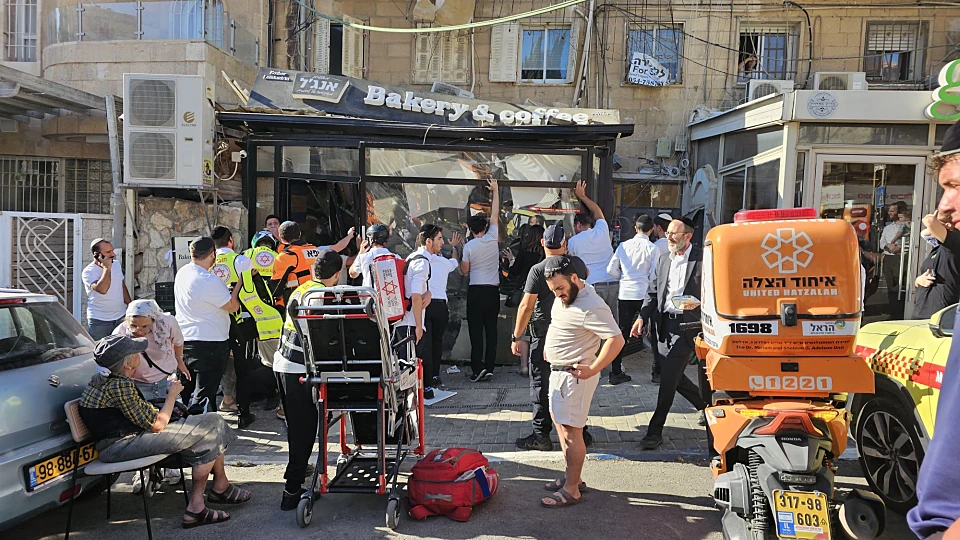 מרפסת קרסה במבנה בירושלים: גבר כבן 80 נהרג, 3 נפצעו קל