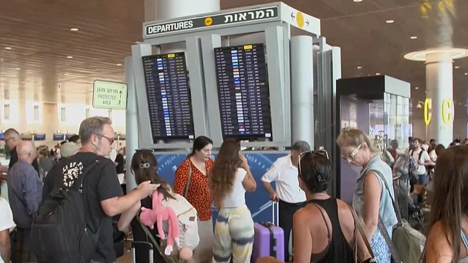 רבבות בתורי ענק בנתב"ג: "ביזיון, לא הגיוני מה שקורה פה"