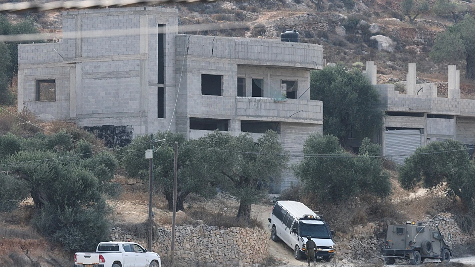 נתניהו על התקיפות בקוסרה: "קומץ פורעים". הרצוג: "חציית קו אדום"