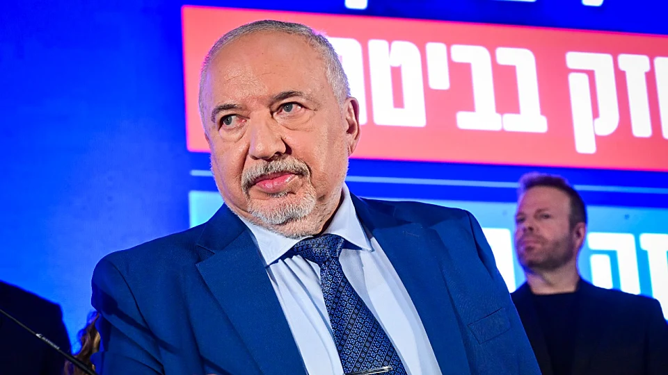 ליברמן נגד איזנקוט: "בני גנץ 2, חותר להקמת ממשלה עם נתניהו"