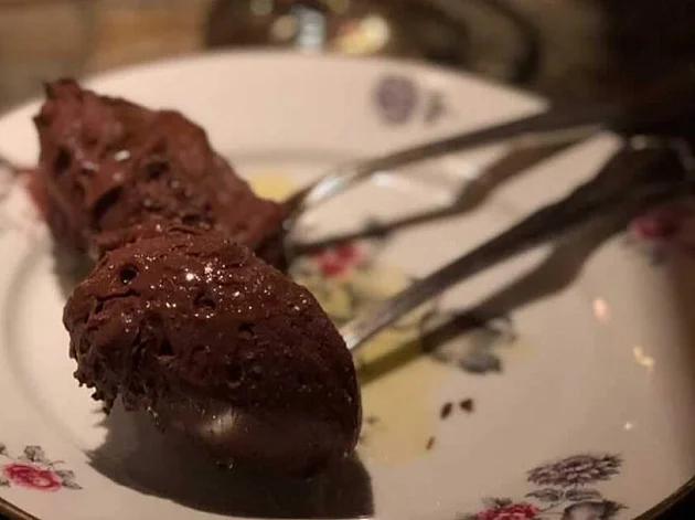מוס שוקולד עם טונקה ושמן זית של שף אסף גרניט
