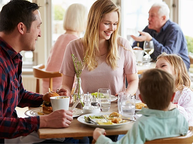 יוצאים עם הילדים למסעדה? כך תהפכו את הבילוי למוצלח