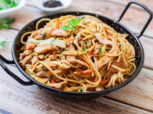 תשמחו את הילדים: נודלס מוקפץ כמו במסעדות סיניות