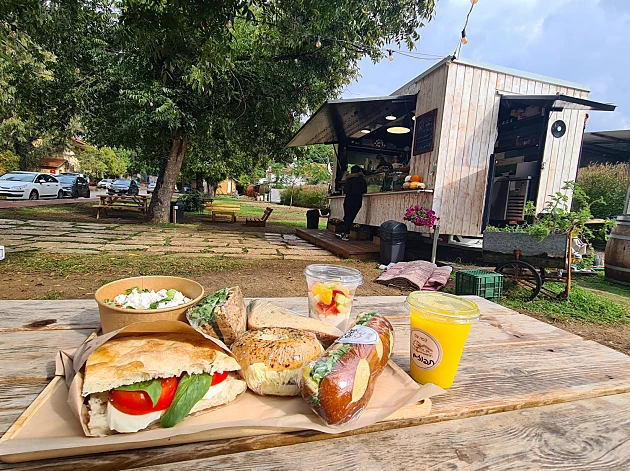 5 עגלות קפה קסומות במיקומים מיוחדים