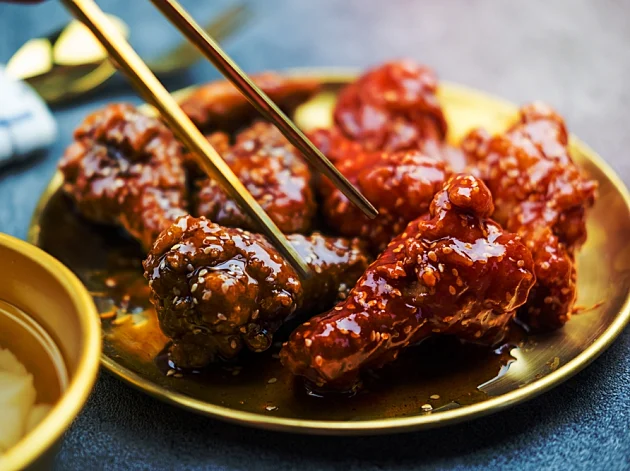 בזכות הטוויסט הקוריאני: הכנפיים הכי טעימות שתכינו אי פעם