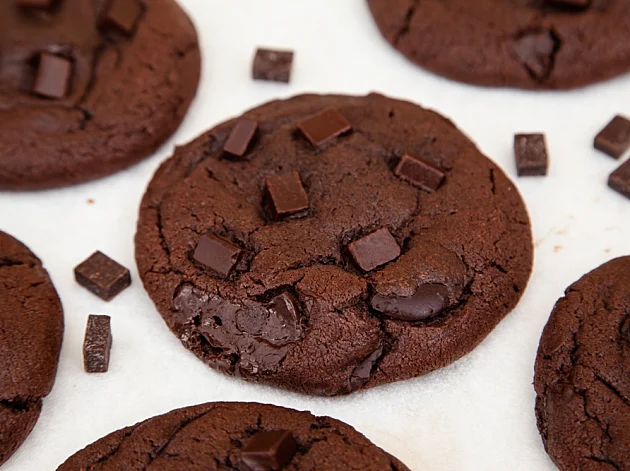 הרכה, הקראנצ'ית והמוכנה ב-15 דקות: 3 עוגיות מפוצצות שוקולד