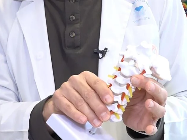 "זה הפך לנו את החיים": הסכנות מאחורי טיפולי הכירופרקטיקה