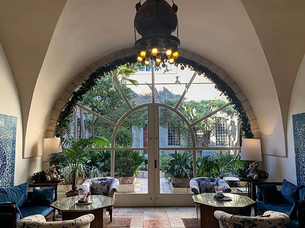 הארמון שהפך למלון א-פוליטי וליעד מועדף לדיפלומטים