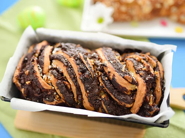 לוטוס, דובדבנים והרבה קראנץ': 5 עוגות שמרים מופלאות לסופ"ש