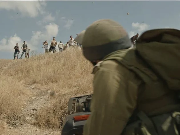 "זה יכול לפצוע אנשים": כך צולמה סצנת יידוי האבנים