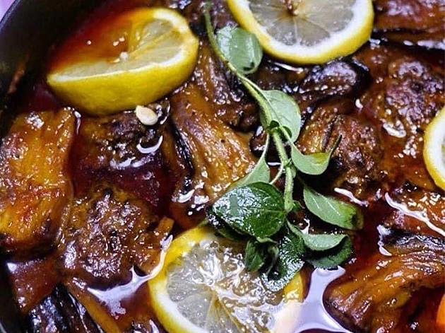 זכרונות מאיזמיר: קציצות שנמסות בפה ברוטב עגבניות וחצילים