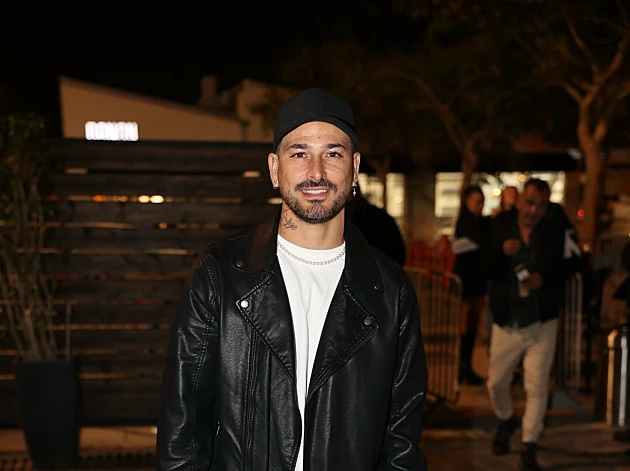 לראשונה בחייו: מה מאור בוזגלו עשה במסיבה של הקהילה הגאה?