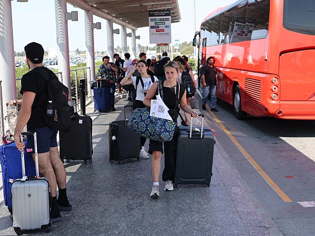 האם הישראלים שנתקעו בחו"ל יקבלו פיצויים או החזר הוצאות?