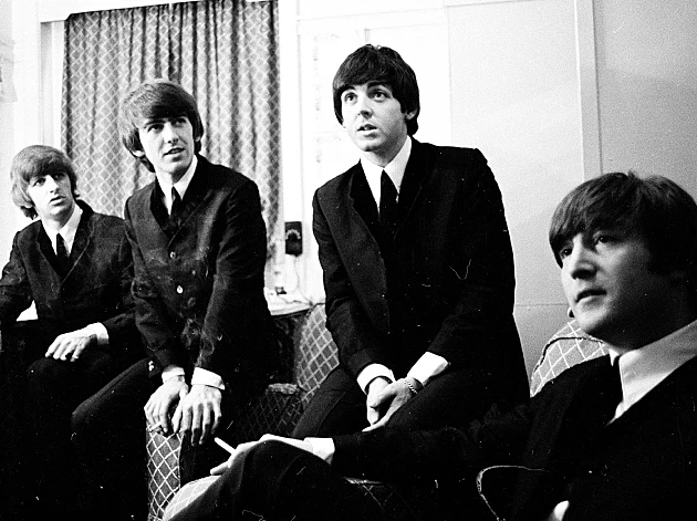 דומים? נחשפו תמונות ראשונות מהסרטים על חברי הביטלס
