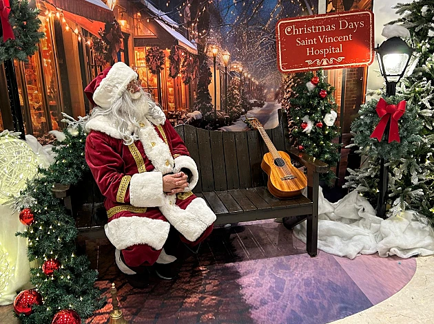 חופשת כריסמס בישראל: 24 שעות נפלאות בעיר שכולה חגיגה