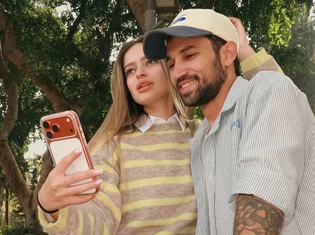 מתחממים: אמילי קופר ועידן גלפר עולים שלב במערכת היחסים