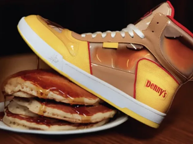 רשת המסעדות בהשקה מפתיעה: נעלי ספורט עם סירופ מייפל