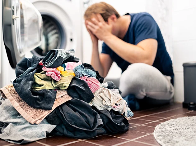 מחריד: אב השליך בטעות את מוחו של בנו המנוח למכונת הכביסה