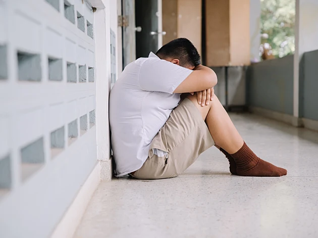 המורה שלחה הודעות מיניות לקטין - ונעצרה בדרכה לאסוף אותו