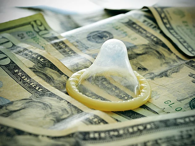 ברקע המשבר בילודה: המדינה שהחליטה להטיל מס על קונדומים