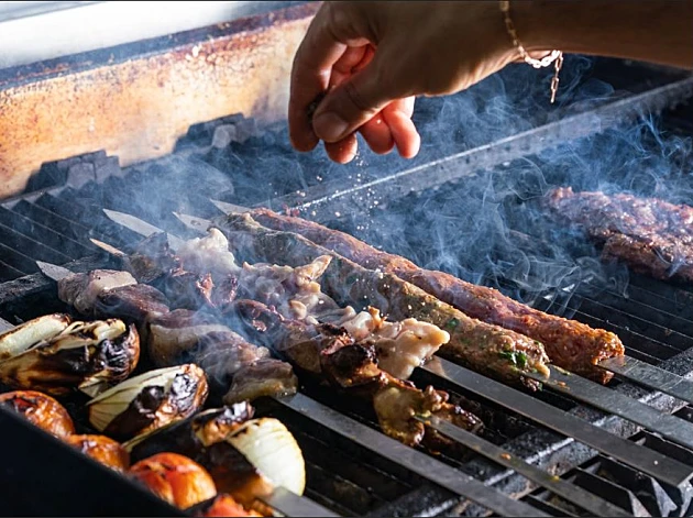 רוצים לפתוח שולחן? הכירו את המסעדה במיקום הכי מפתיע שיש