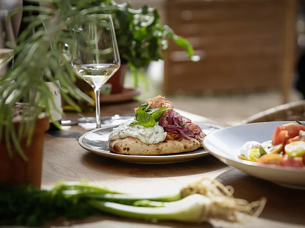 בצל המלחמה: המקום החדש שמציע חוויה קולינרית בלב השקט המדברי