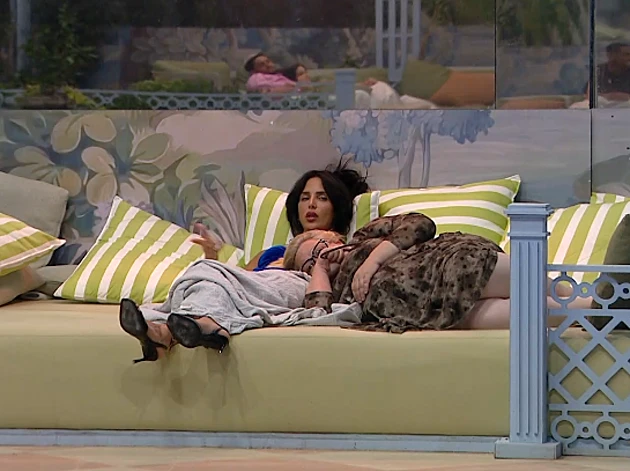 טיימליין "האח הגדול", היום ה-25: גל דואגת - "היא מנצלת אותו"