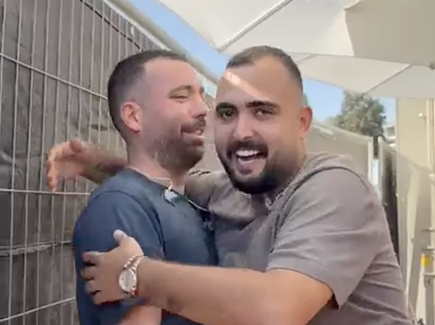 מי מפנק את אושר כהן? זה מה שקורה מאחורי הקלעים במופע המדובר