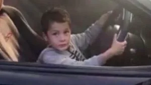 רץ ברשת - תיעד את בנו בן ה-5 "שורף" צמיגים והסתבך עם הרשויות