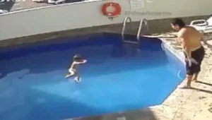 רץ ברשת - לעיני המצלמות: גבר תועד מטביע את בתו החורגת בת ה-3 בבריכת המלון