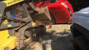 רץ ברשת - אבא גנוב: תפס את בתו מתמזמזת במכונית - והשמיד אותה