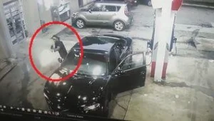 רץ ברשת - צפו: פתח בקרב יריות בתחנת הדלק ושכח שאשתו יושבת במכונית